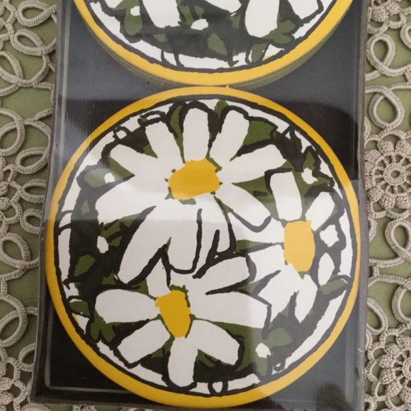 Vintage 1960’s Paper Daisy Smart Coasters Reusable Set of 6 - Picture 4 of 4